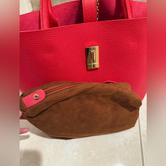 RED Bucket Handbag NWOT gold hardware - Picture 5 of 10